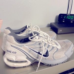 Nike air shoes. Good condition, just cleaned.